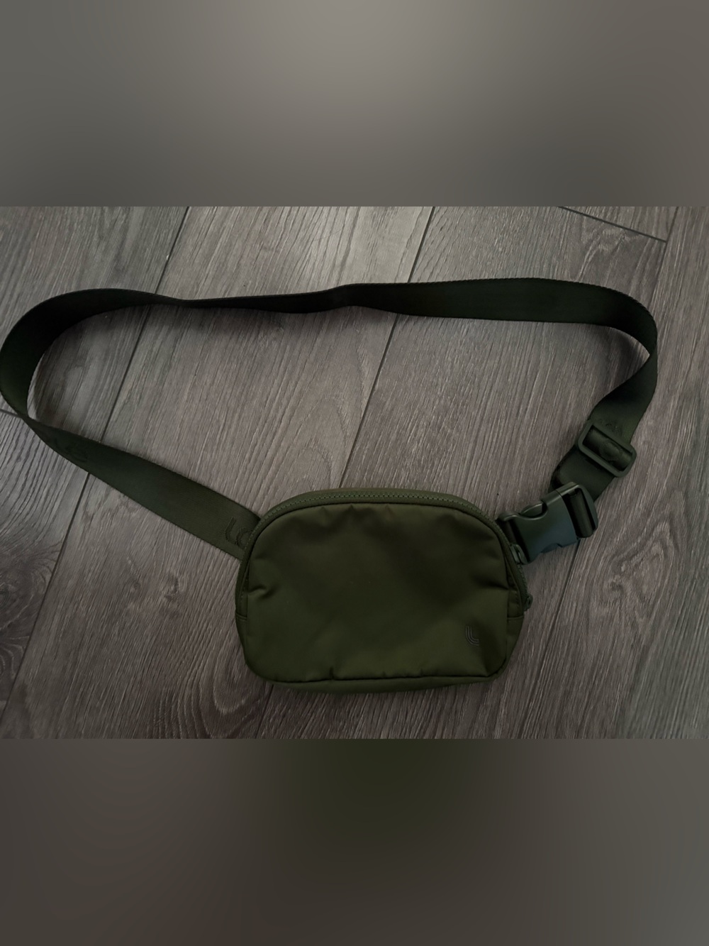 Lole Olive Green Belt Bag - Picture 1 of 3